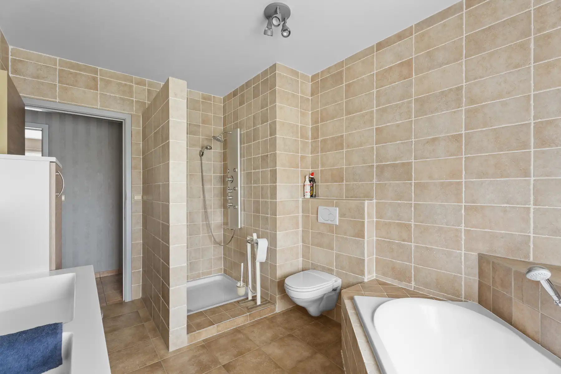 Unieke woning met een openzicht te Knesselare! foto 10