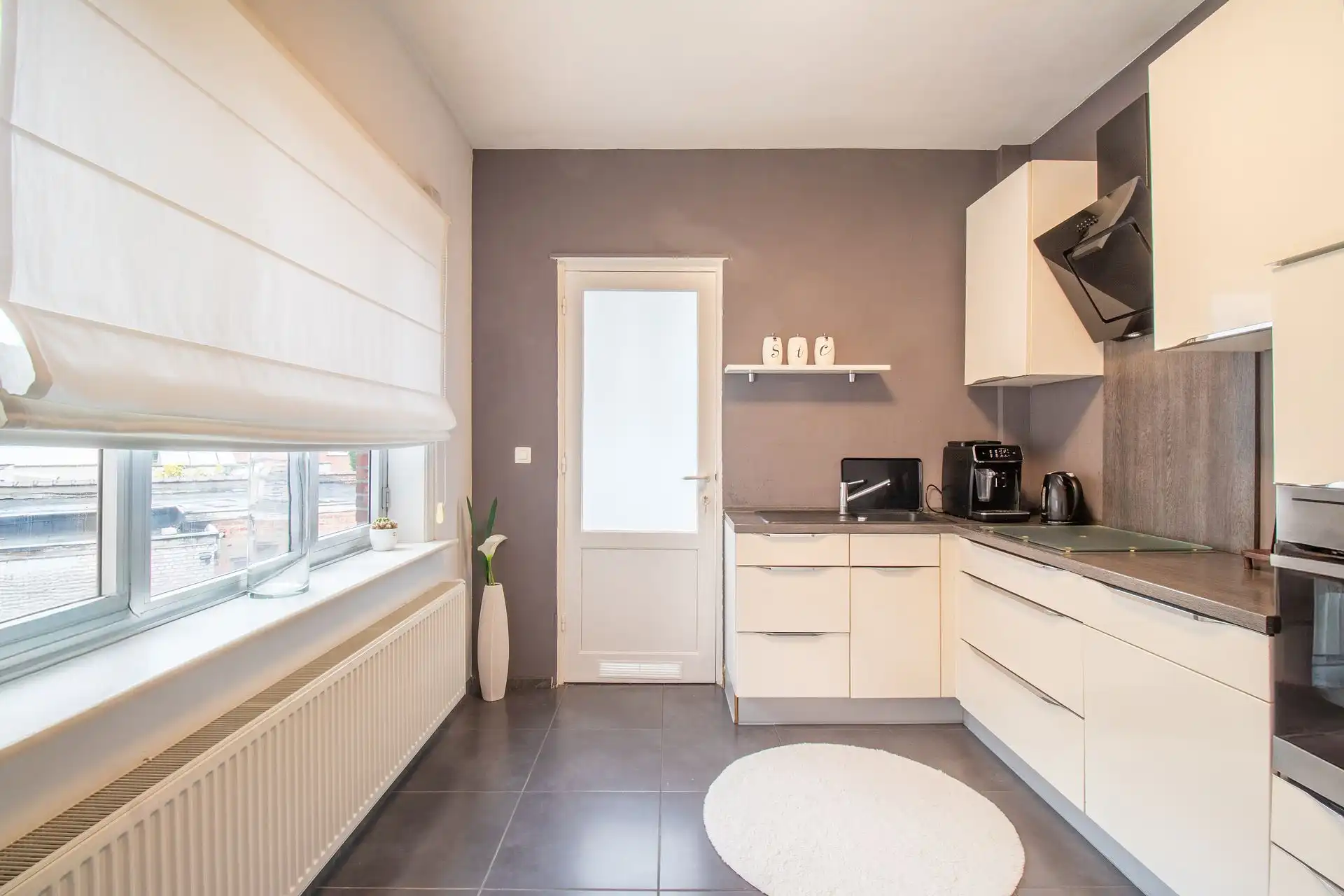 Lichtrijk en ruim appartement in rustige woonwijk foto 3