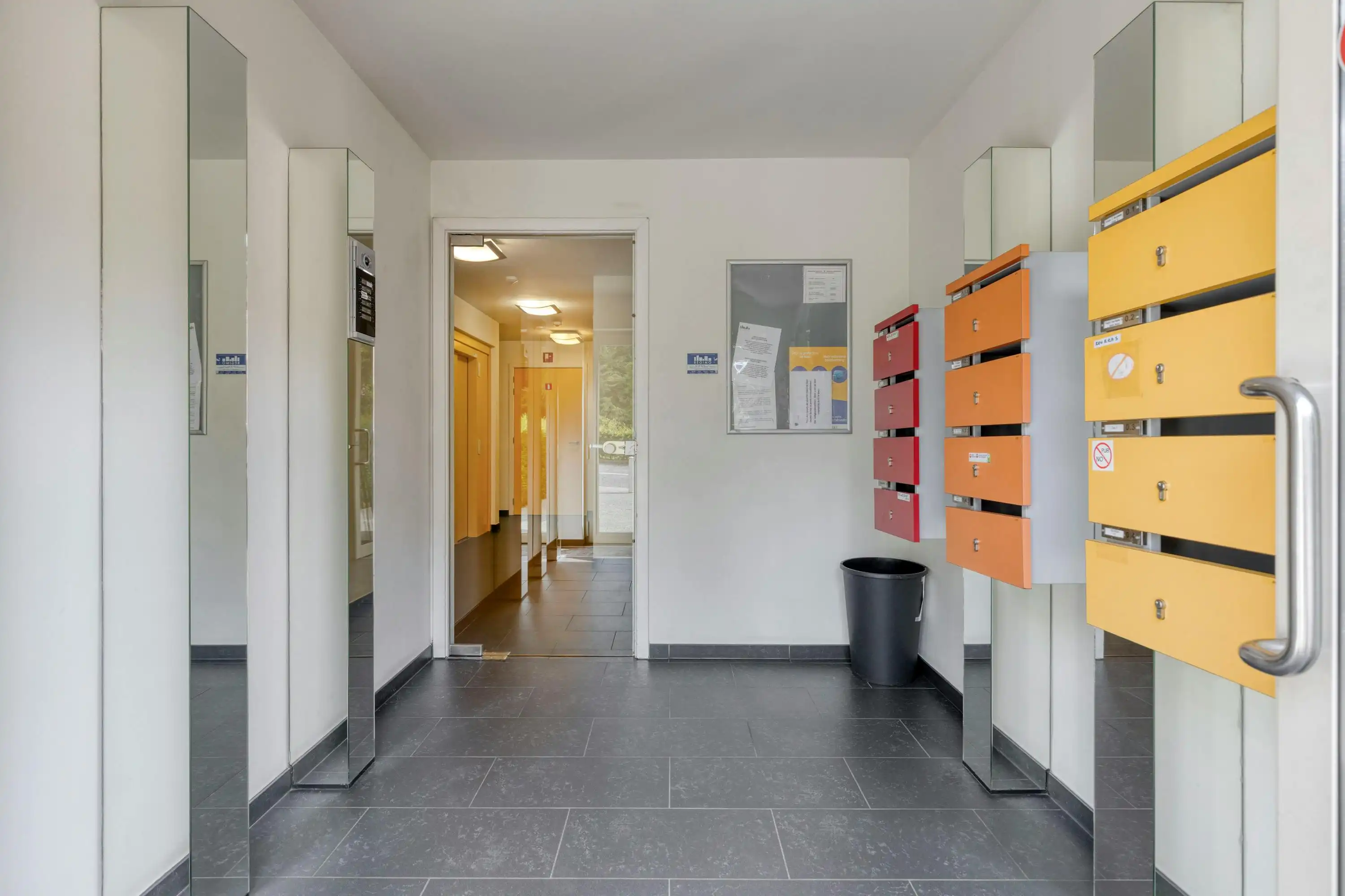 Lichtrijk appartement met twee slaapkamers in Anderlecht foto 14