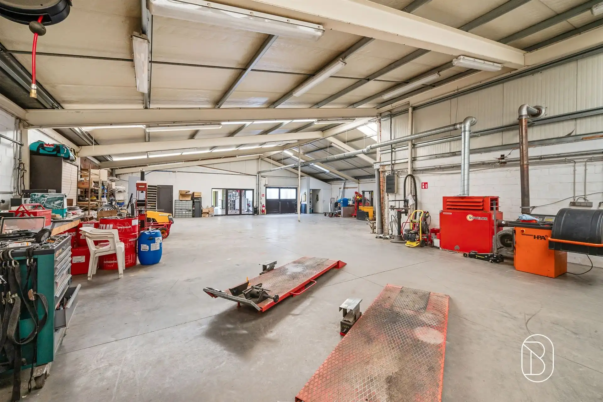 Commercieel gelegen winkel, woonst, magazijn en bouwgrond foto 21