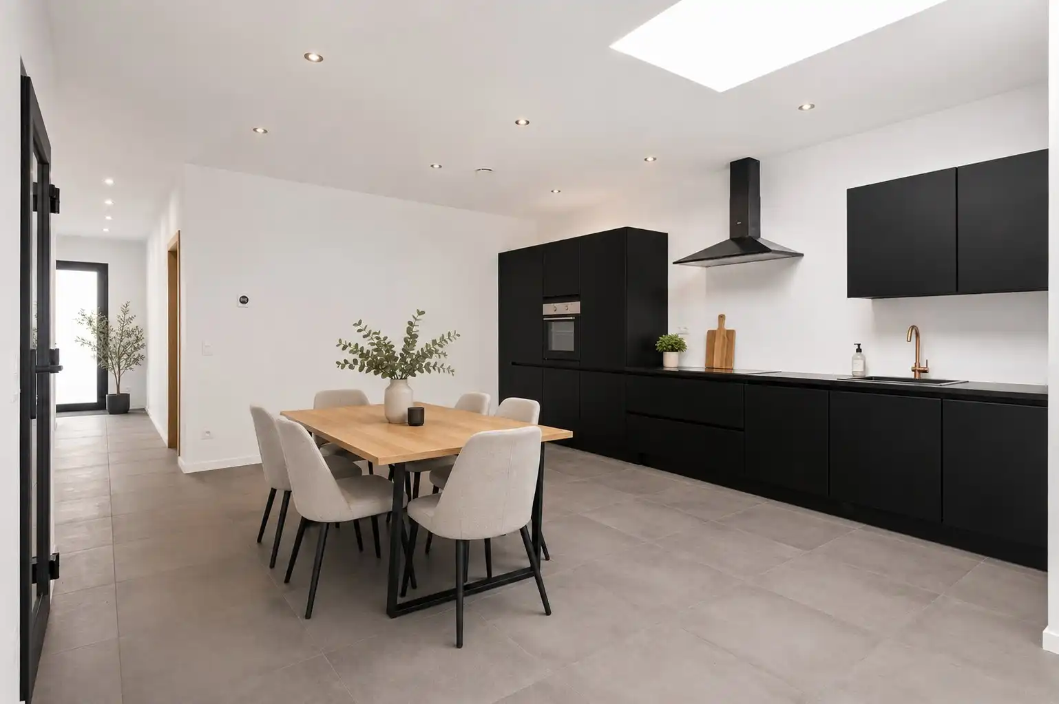 Stijlvol en  hoogwaardig vernieuwde woning met EPC A in het centrum van Kapellen foto 5