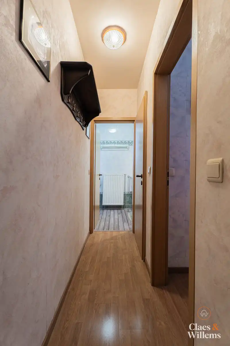 Gezinswoning met garage en airco in Ninove, goed gelegen nabij bus en trein foto 15