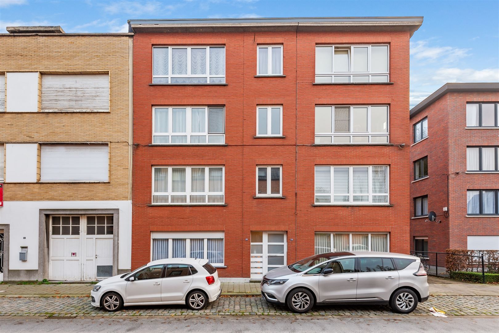 MARIABURG: Volledig gerenoveerd appartement met garagebox en veel bergruimte. foto 1