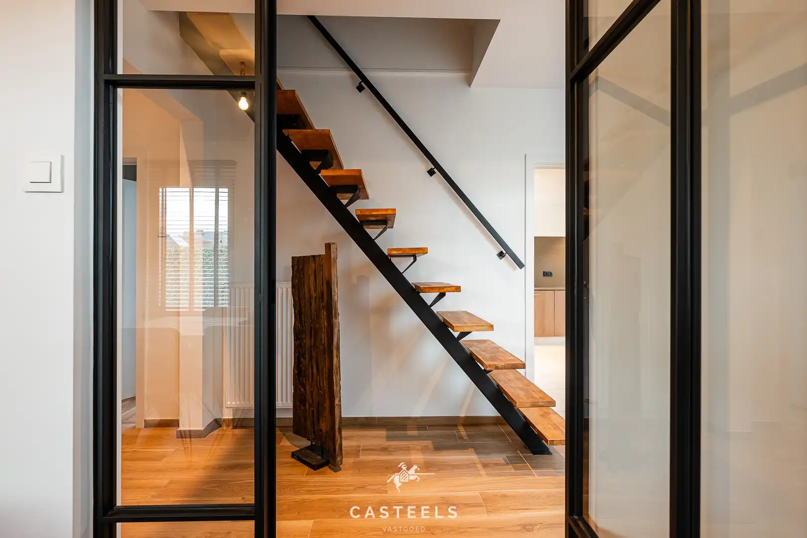 Met smaak gerenoveerde woning te koop in Gavere foto 6