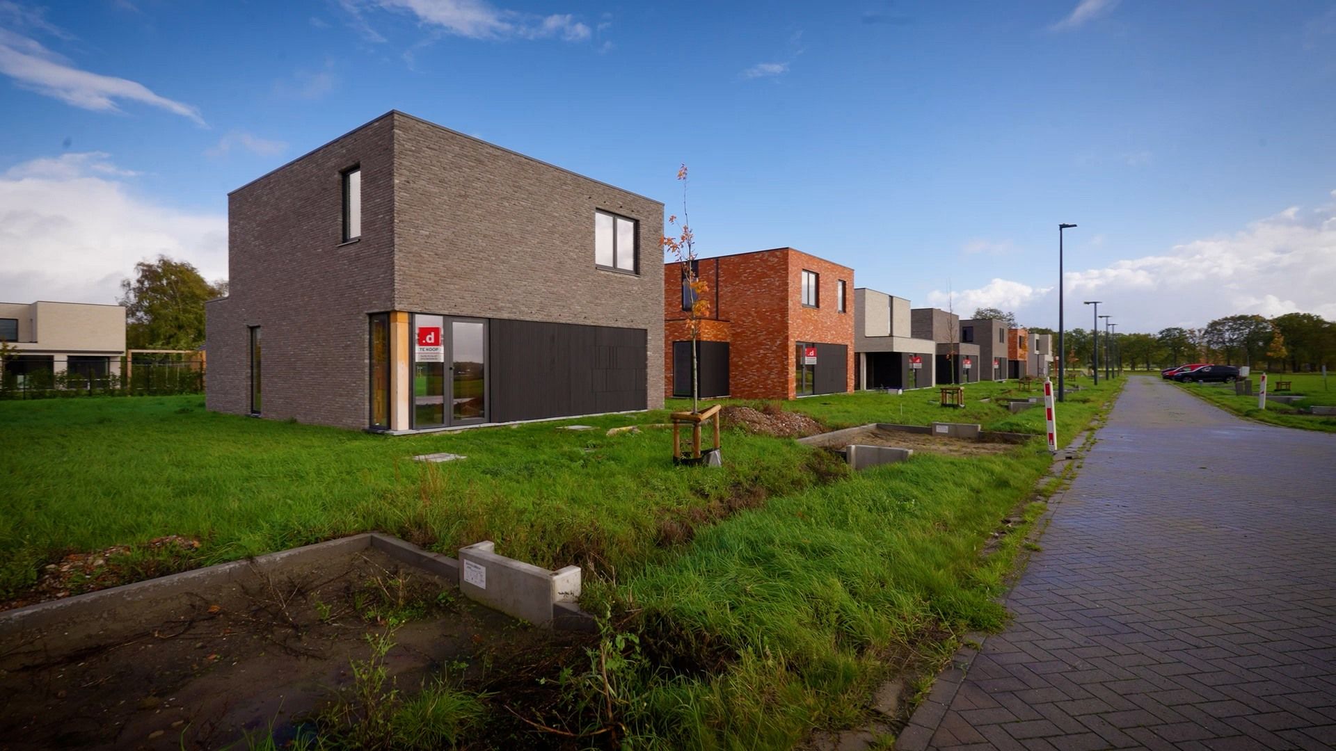 Energiezuinige open bebouwing in nieuwe buurt foto {{pictureIndex}}