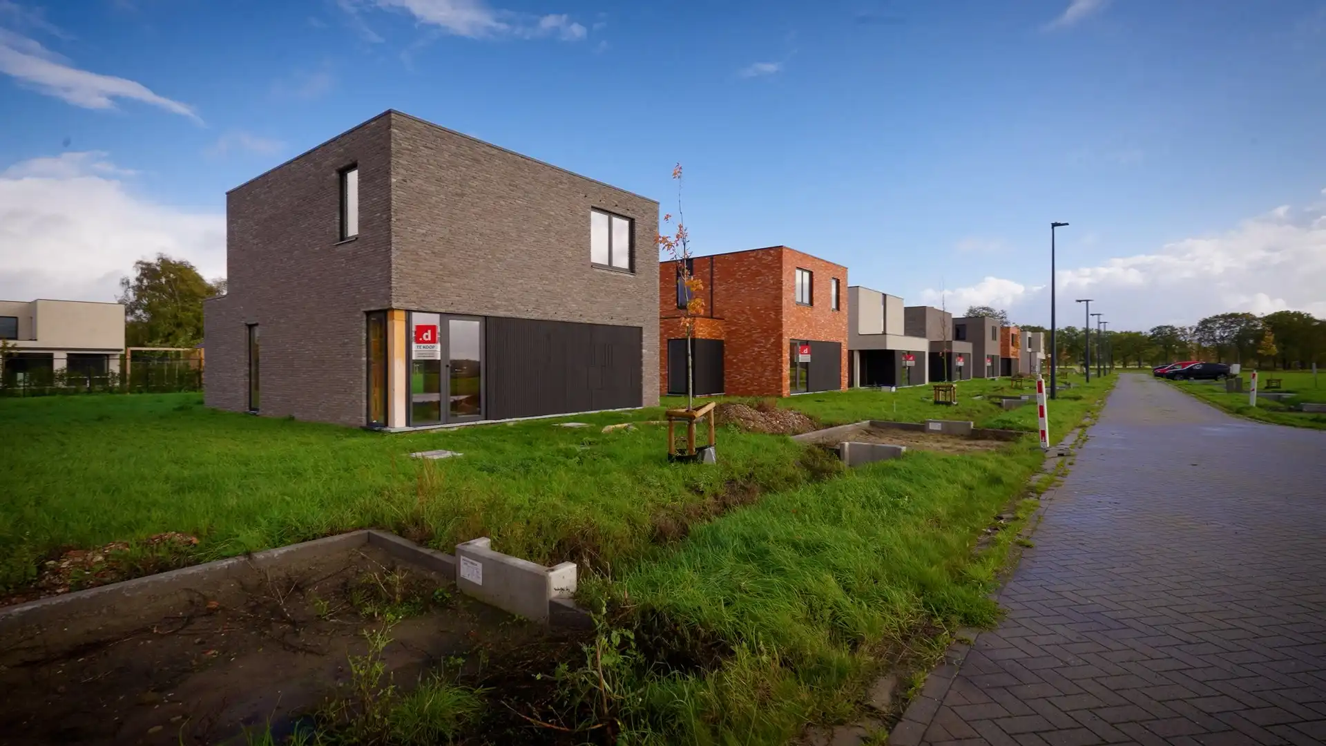 Energiezuinige open bebouwing in nieuwe buurt foto {{pictureIndex}}