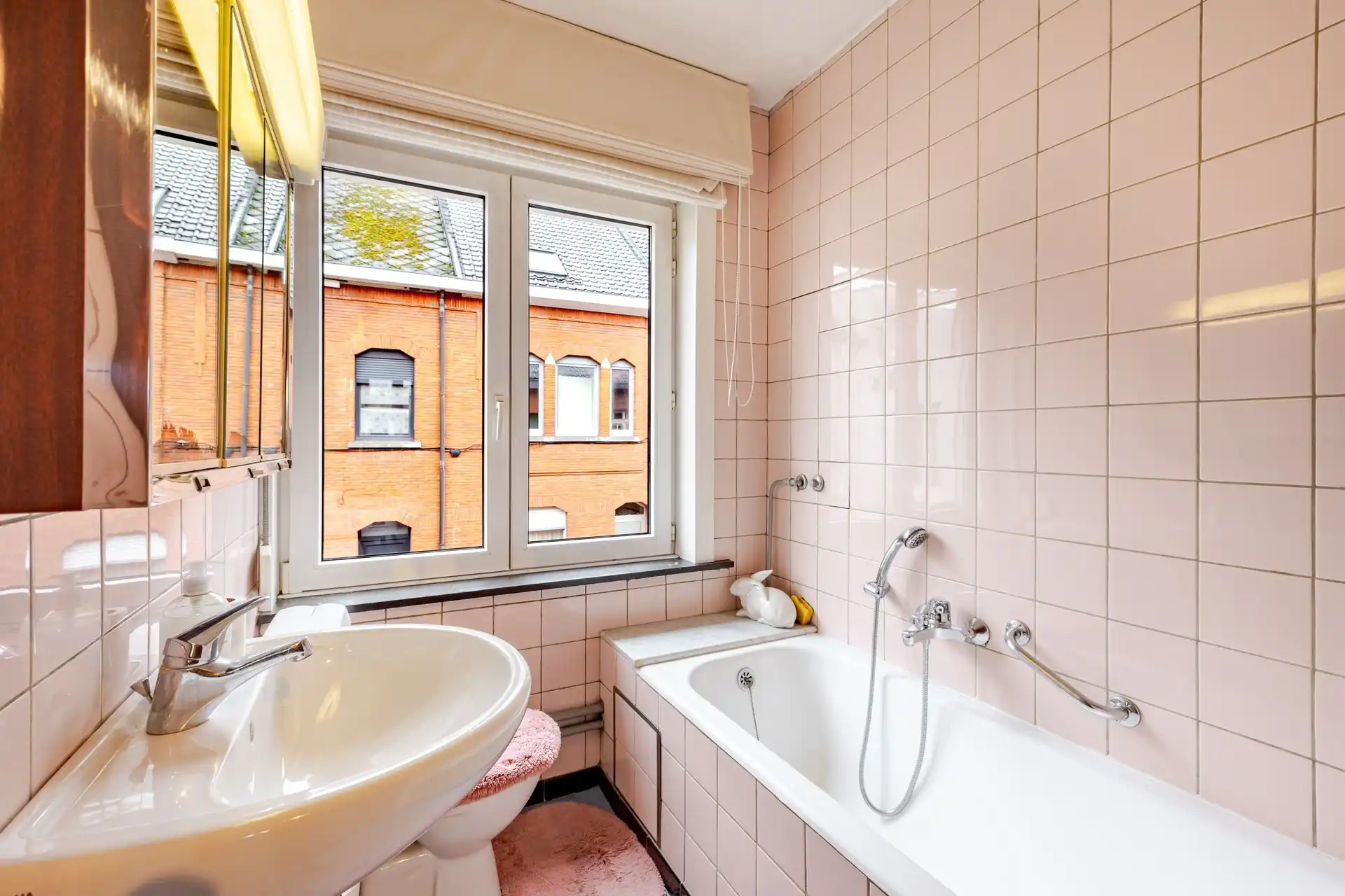 Rijwoning nabij het OLV-ziekenhuis met 3 slaapkamers en tuin foto 15