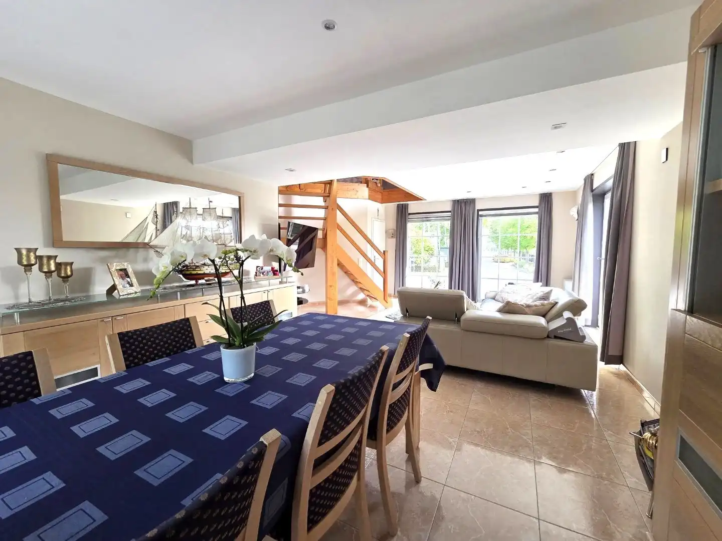 Instapklare villa met 5 slaapkamers, mooi terras en tuin in rustige buurt te Zemst foto 7