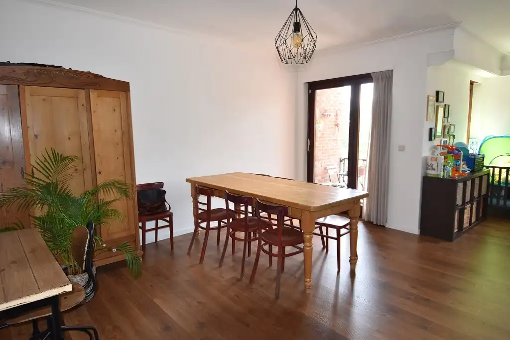 Ruim en lichtrijk appartement met garage in het centrum van Nieuwkerken-Waas foto 13