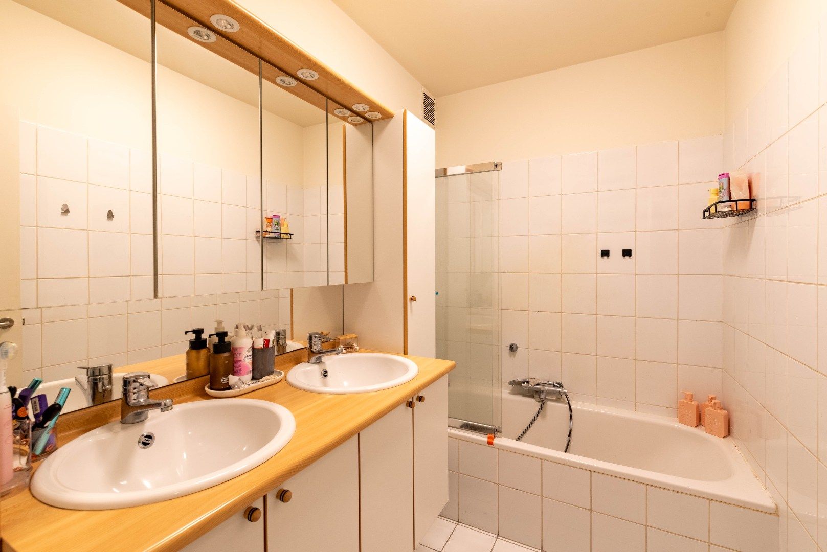 Licht appartement met twee slaapkamers en garagebox foto 6