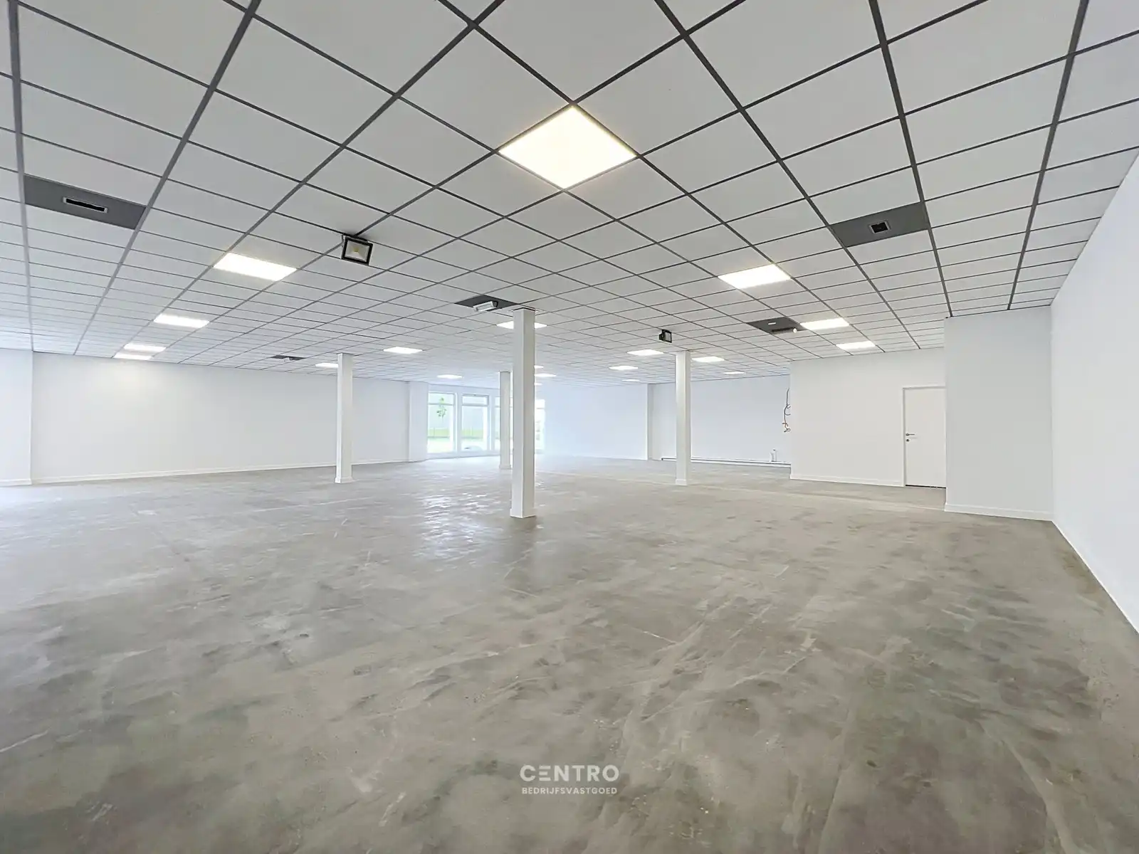 Schitterend gelegen KANTOOR/WINKELRUIMTE (AAA-locatie met TOP visibiliteit !) te Roeselare. foto 8