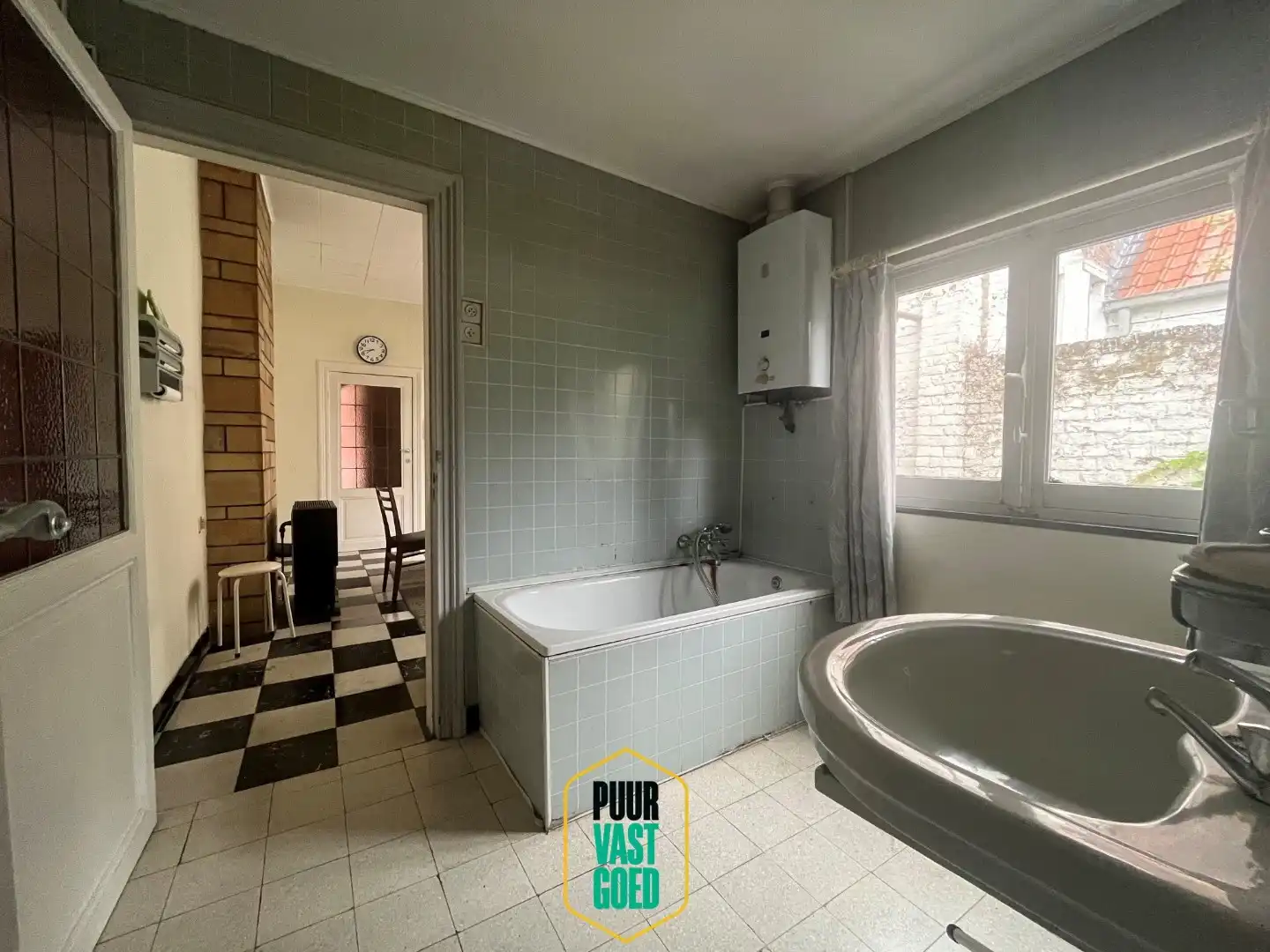 Op te knappen belle-époque woning met 'ziel' en een heel toffe tuin foto 9