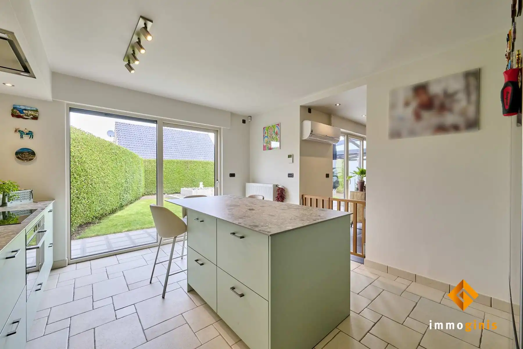 Luxueuze woning met 3 tot 5 slaapkamers en zéér grote, vrijstaande garage op een mooi perceel van 9a60ca. foto 9