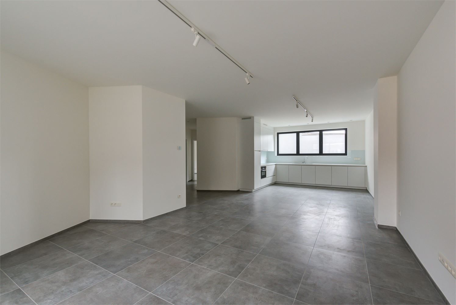 RECENT APPARTEMENT (116M²) MET 2 SLAAPKAMERS GELEGEN IN HET CENTRUM VAN BILZEN foto 2