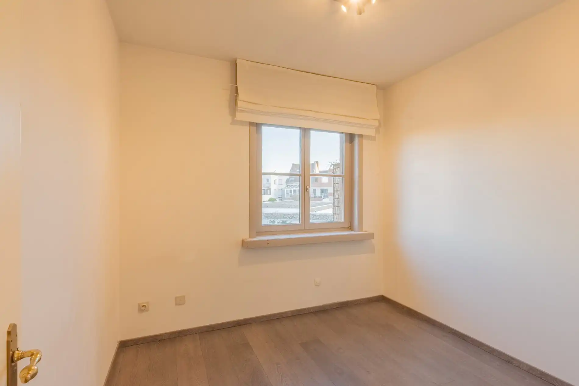 Moderne stadswoning met parking & tuin te Heist foto 16