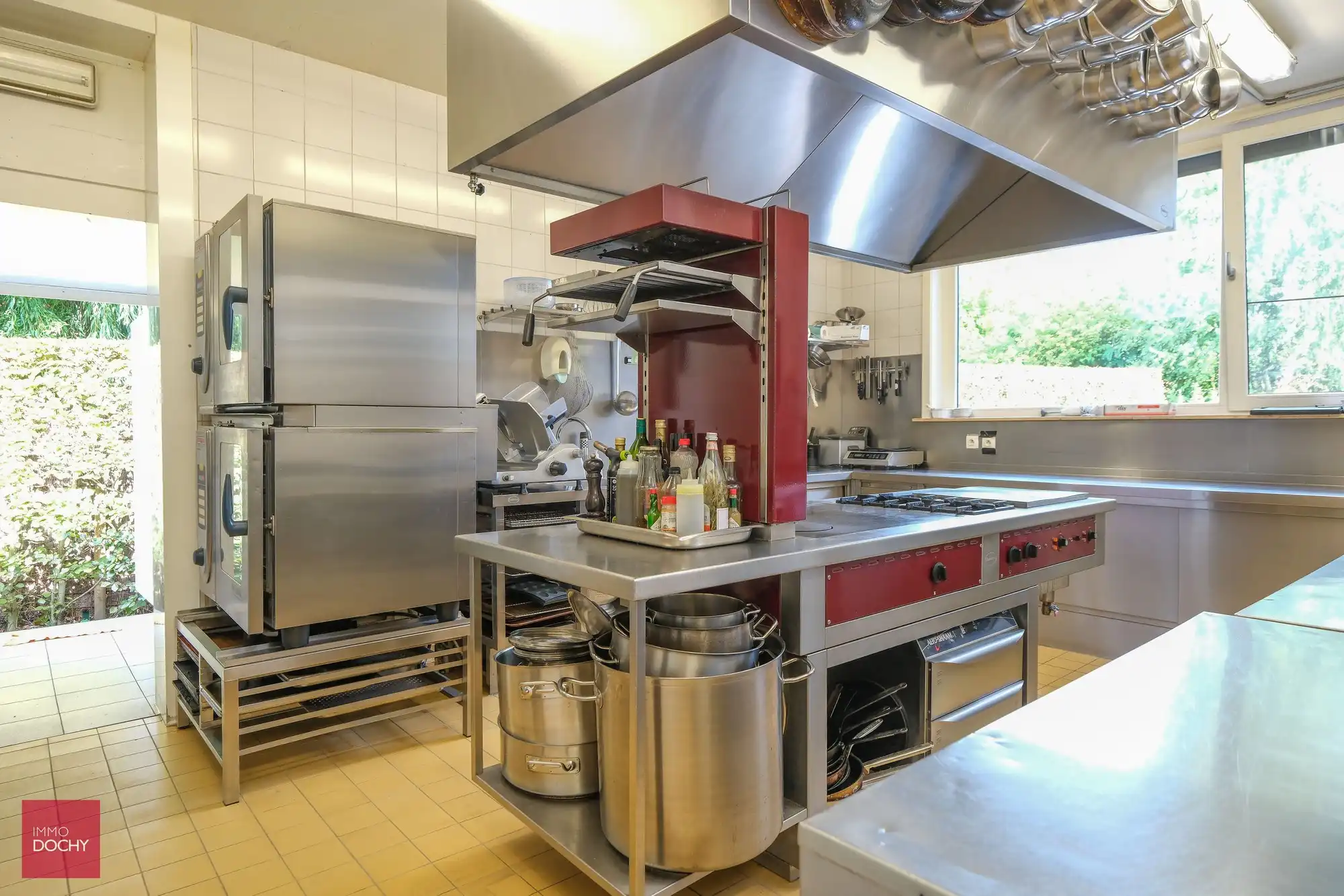 Commercieel gelegen handelspand / bureelgebouw /horecazaak te Izegem foto 16