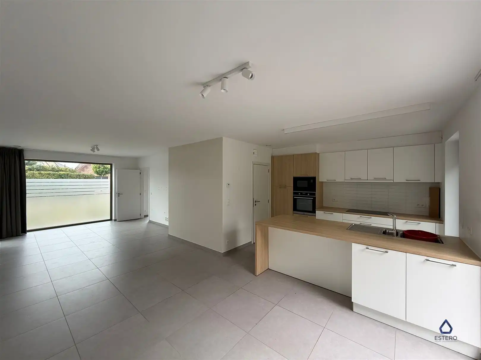 Nieuwbouwwoning met 4 slpk en carport foto 4