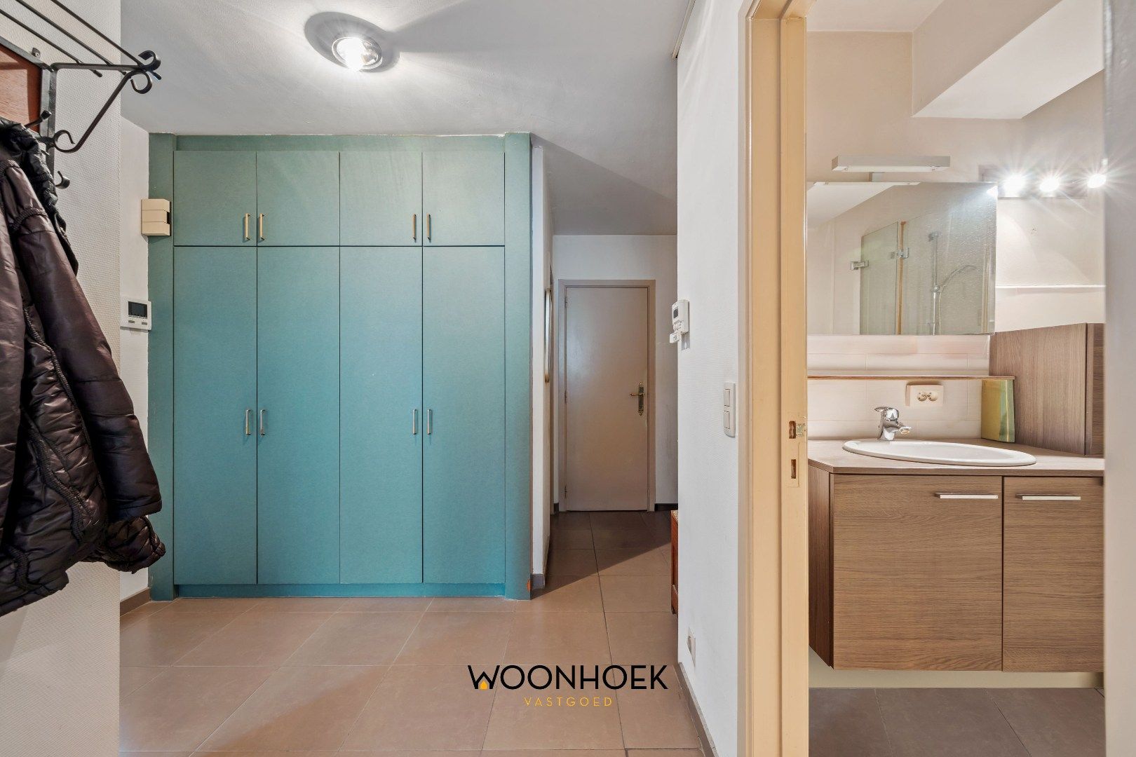 Residentieel gelegen appartement aan de Markt te Zelzate foto 10