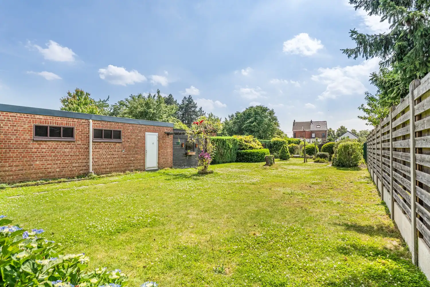 Te renoveren open bebouwing op mooie ligging nabij de Vaart foto 24