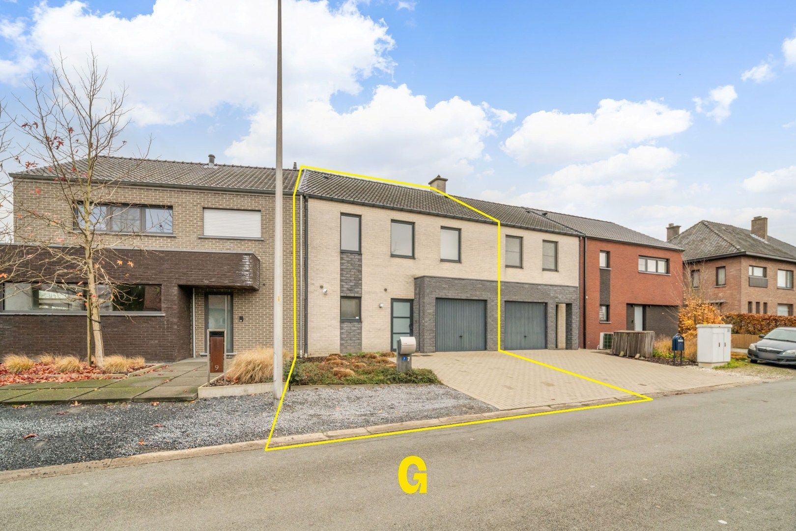 Degelijke instapklare rijwoning met drie slaapkamers, inpandige garage en tuin met terras vlakbij het centrum van Bilzen foto 5