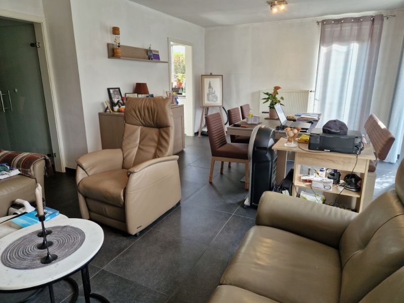 Prachtig gelijkvloersappartement met 2 slaapkamers,  tuin en garage foto 3