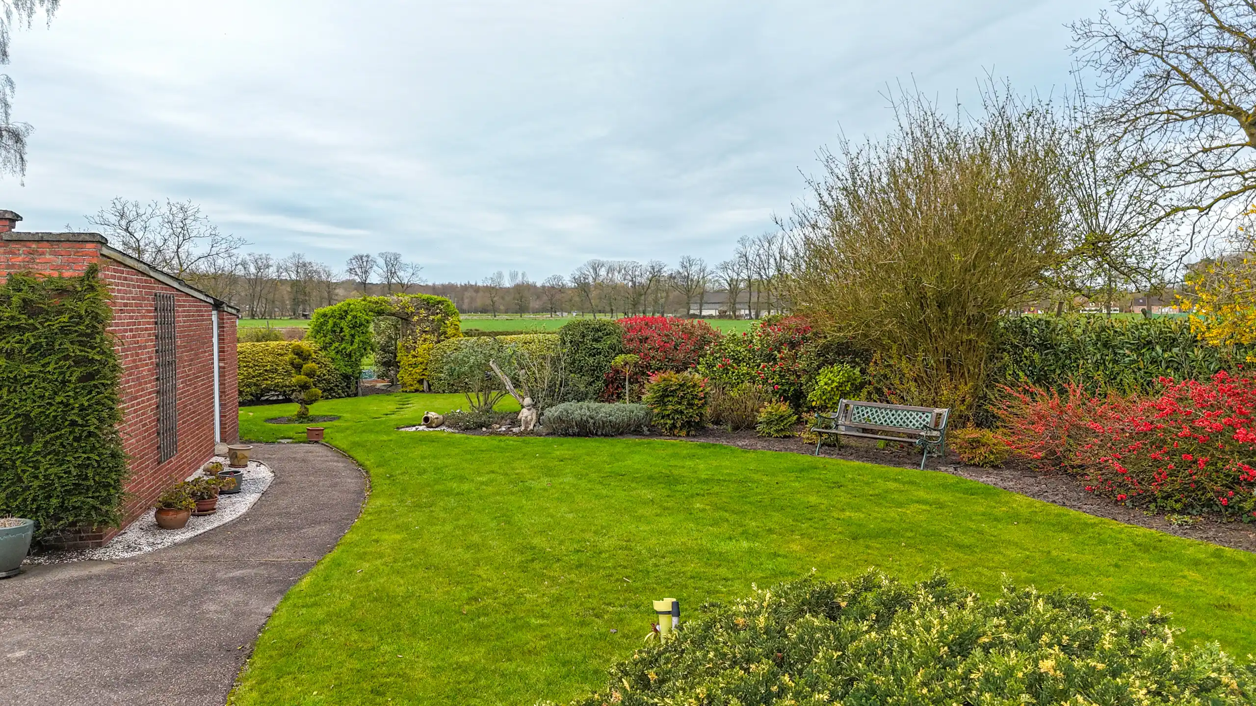 Rustig gelegen woning met riant perceel in Lummen! foto 40