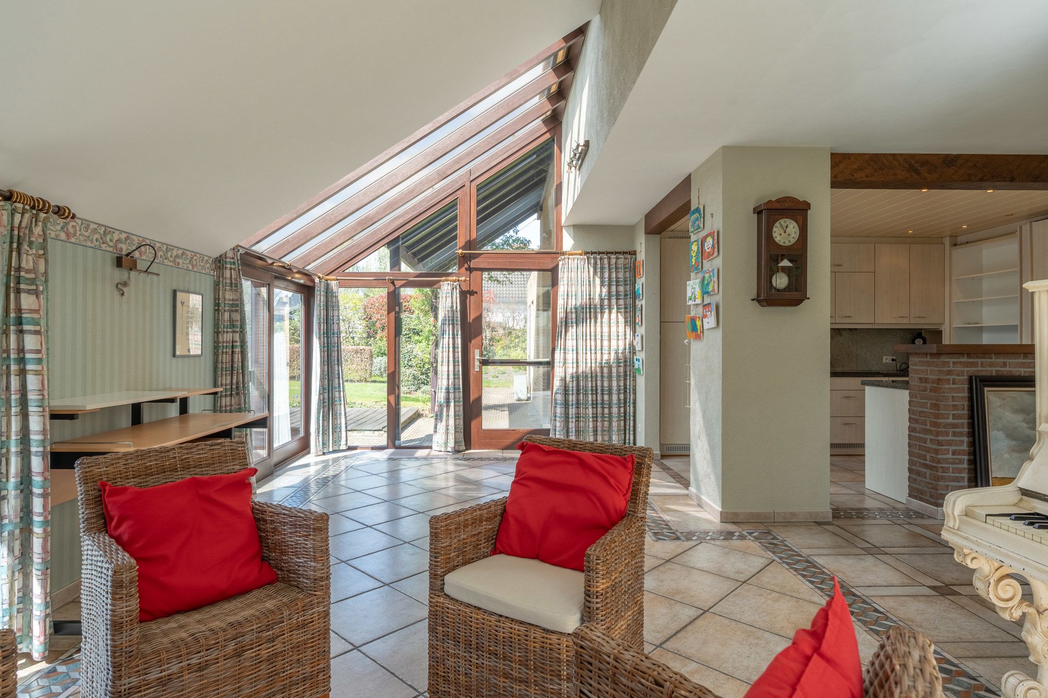 Goed onderhouden villa met 5 slpk's op perceel van 1.060m². foto 17
