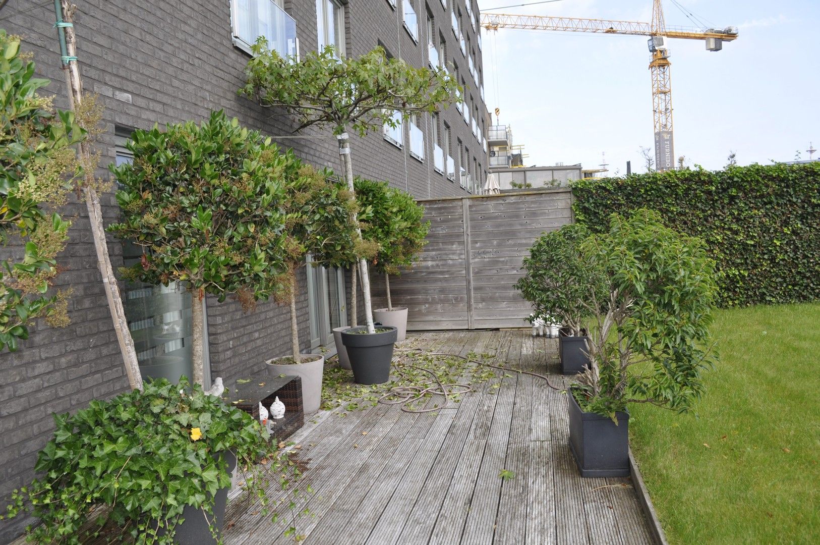 Heel ruim en smaakvol gemeubeld appartement met 3 slaapkamers en tuin foto 10