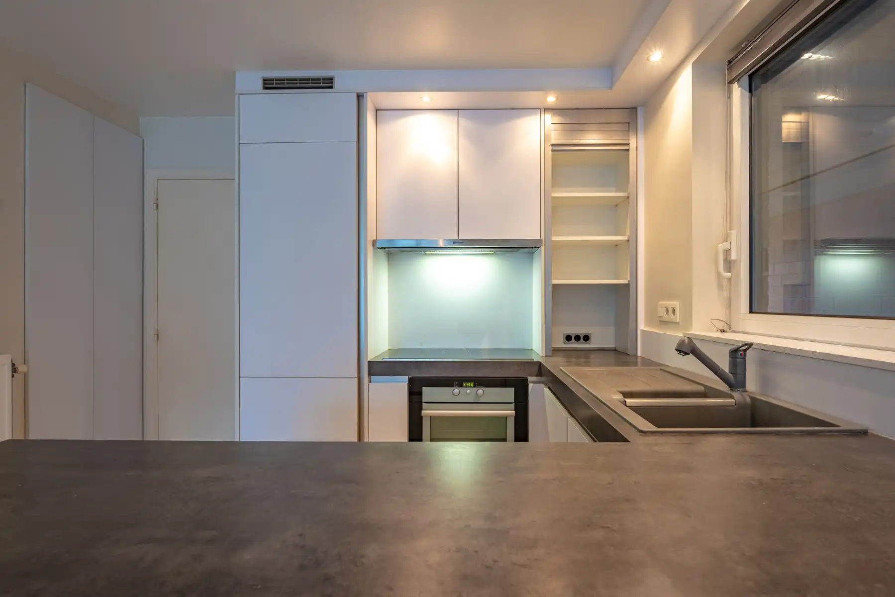 Gelijkvloers appartement met twee slaapkamers en garage  foto 5