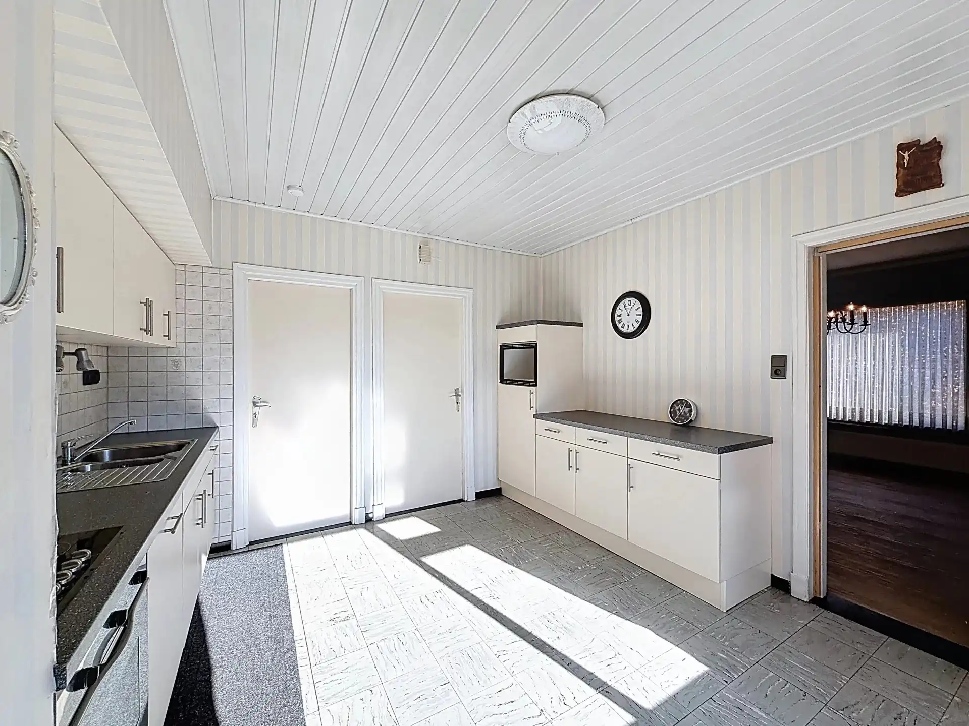 Te renoveren woning op een ruim perceel van 1350 m². foto 6