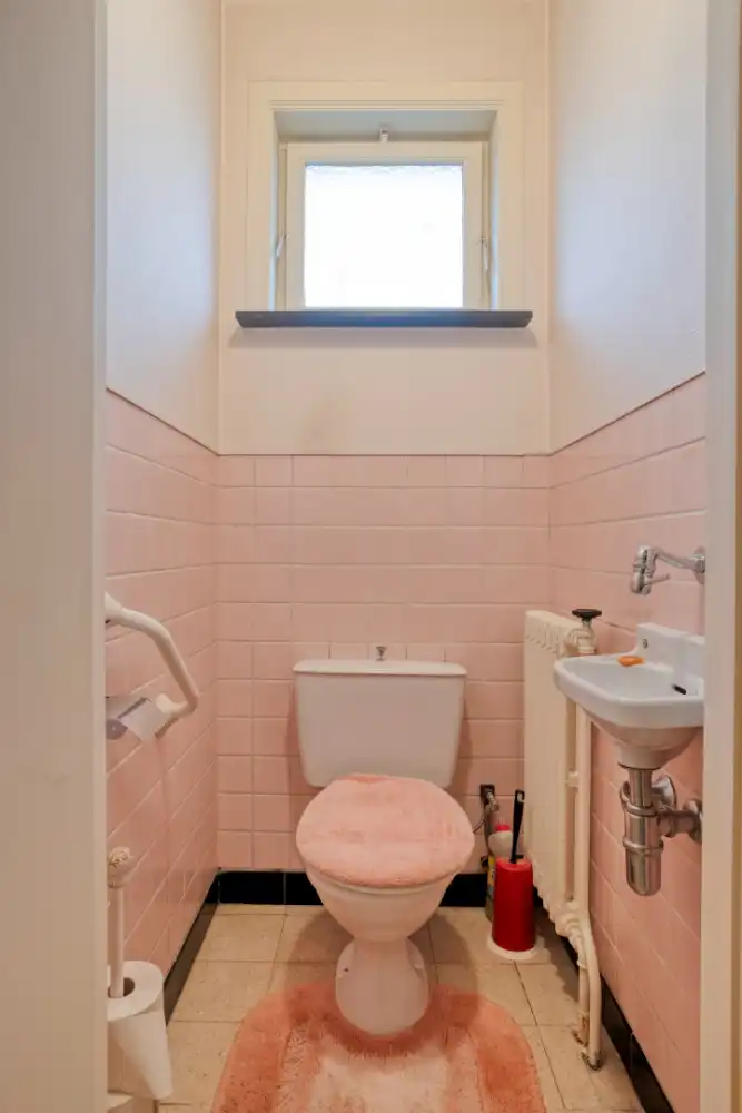 Verzorgde bungalow op topligging met 2 slaapkamers, inpandige garage en zonnige tuin foto 8