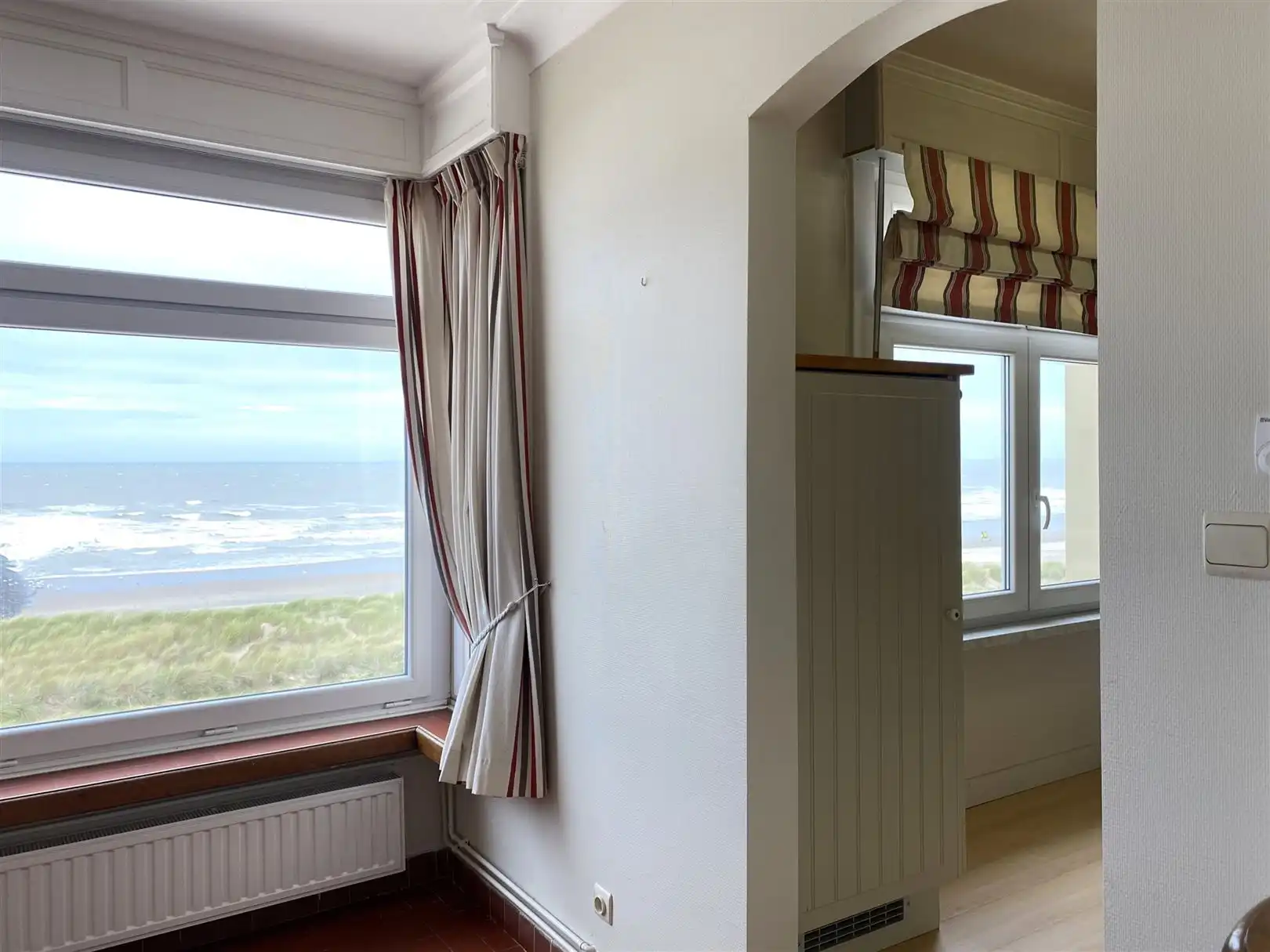 ongemeubeld appartement met frontaal zeezicht foto 6