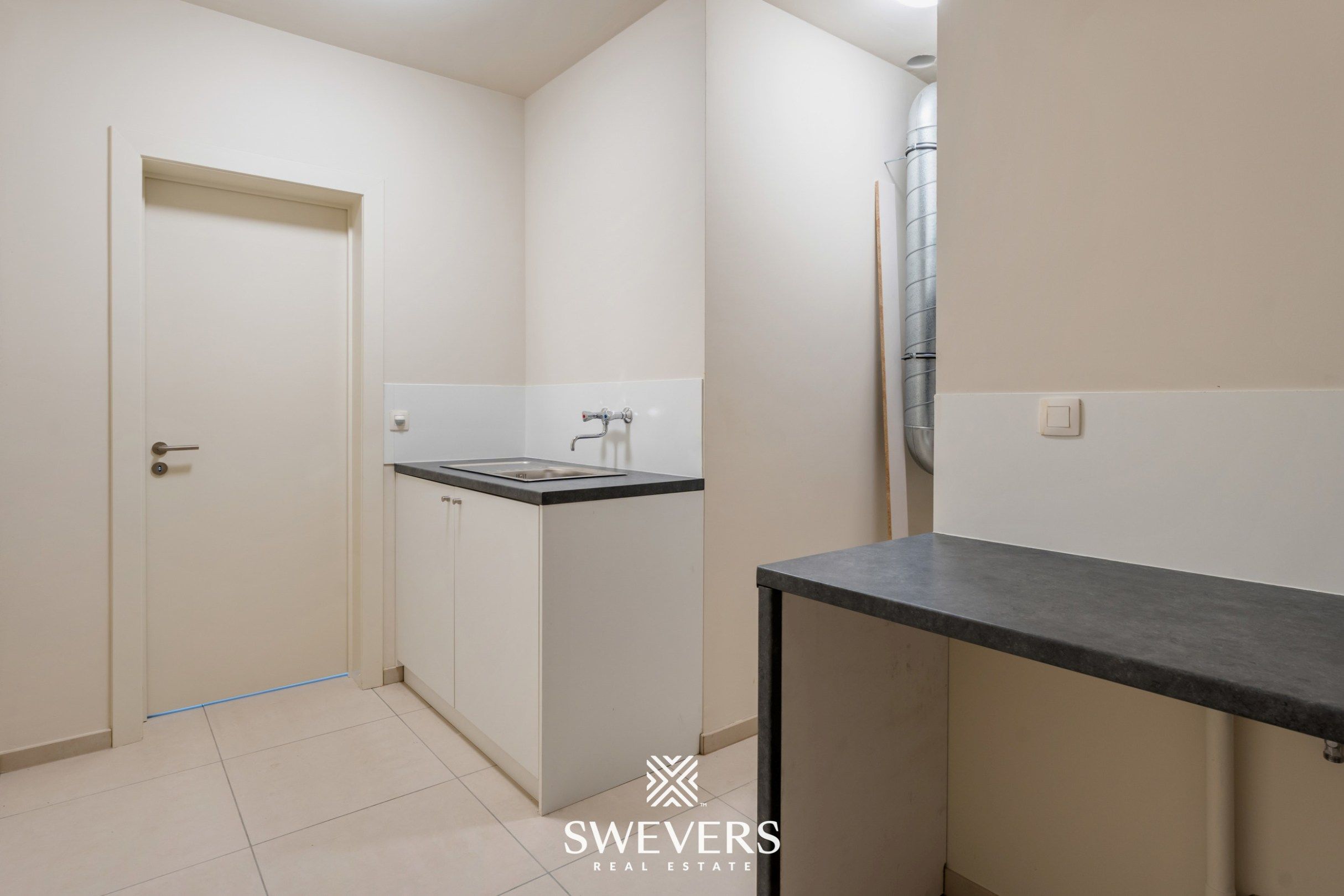 Stijlvol, gelijkvloers en instapklaar appartement (208 m²) mét private tuin en private kelder vlakbij Zolder-centrum foto 13