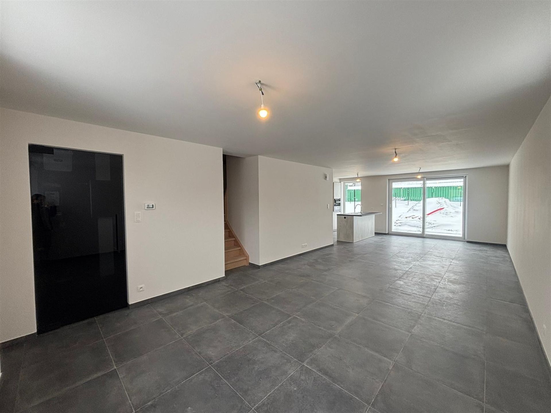 Rustiggelegen, hoogwaardig afgewerkte nieuwbouwwoning nabij het centrum! foto 4