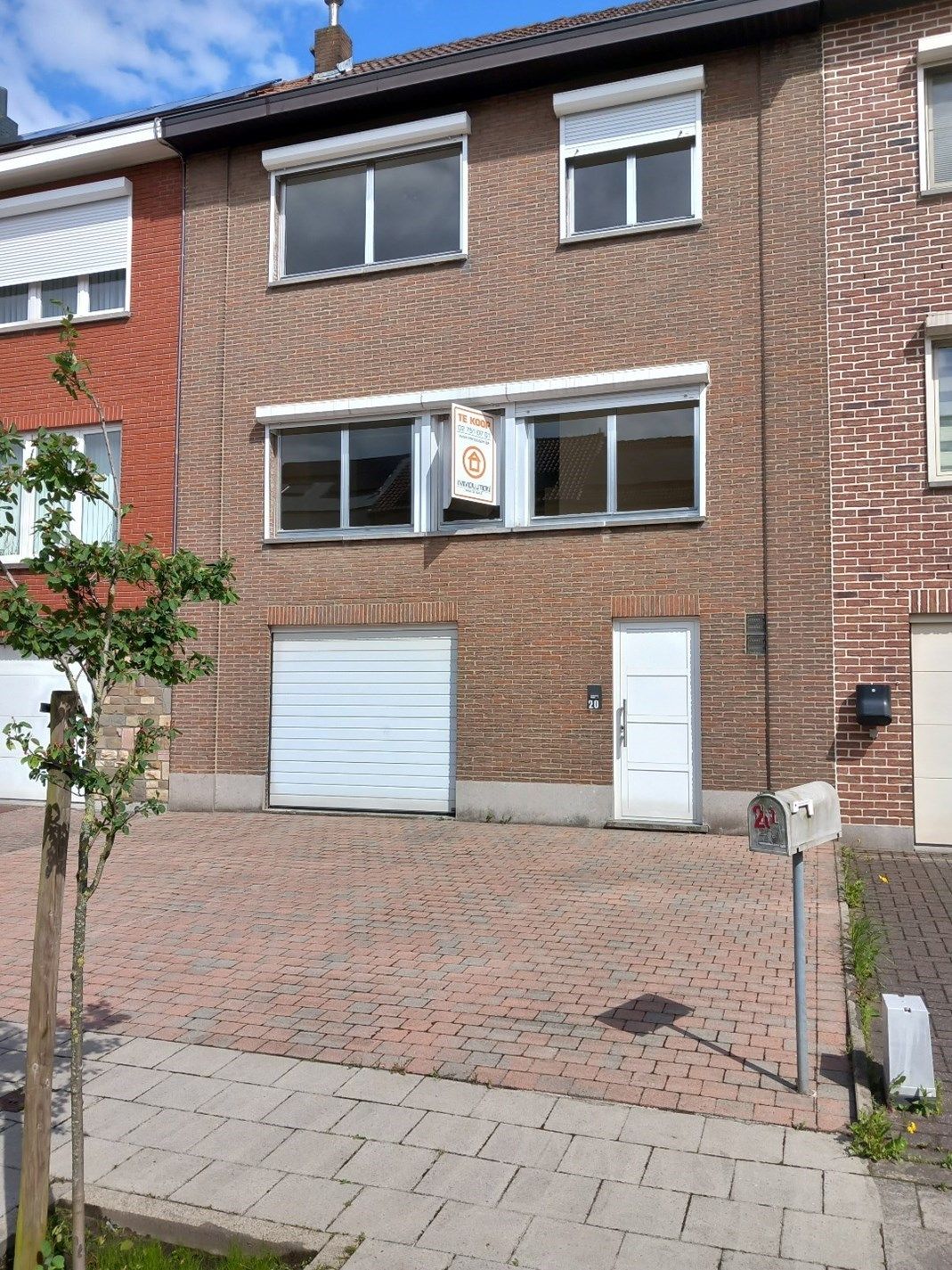 Bel-étage in aangename woonwijk. foto {{pictureIndex}}