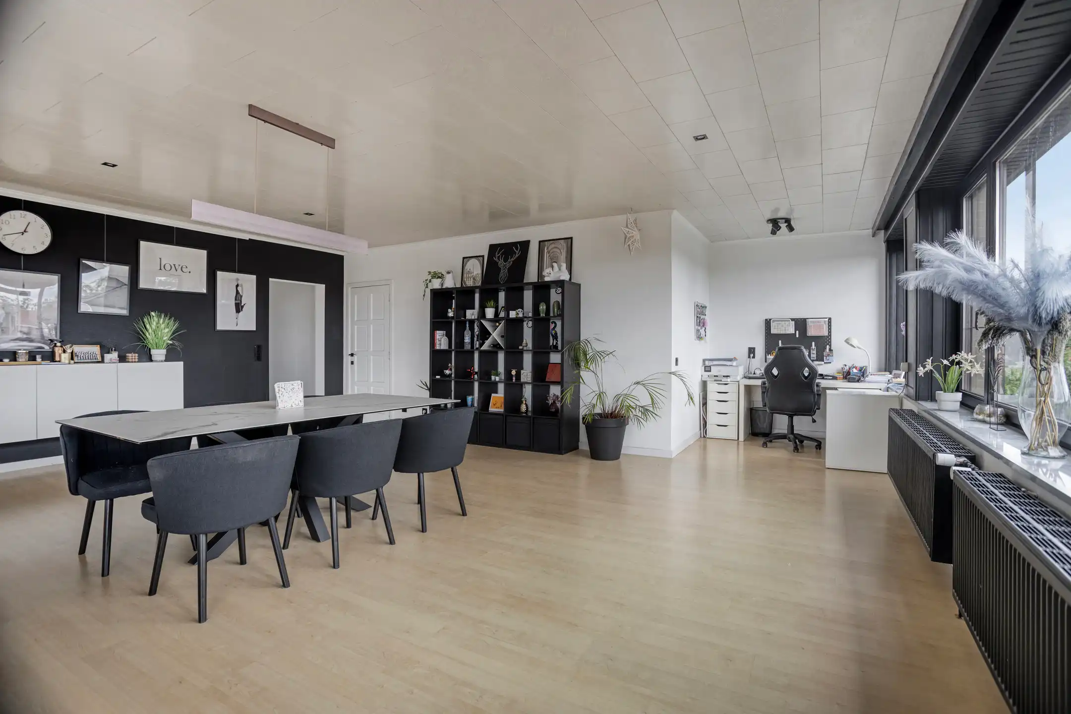 Zeer ruim appartement (166m2) met 2 slaapkamers foto 8