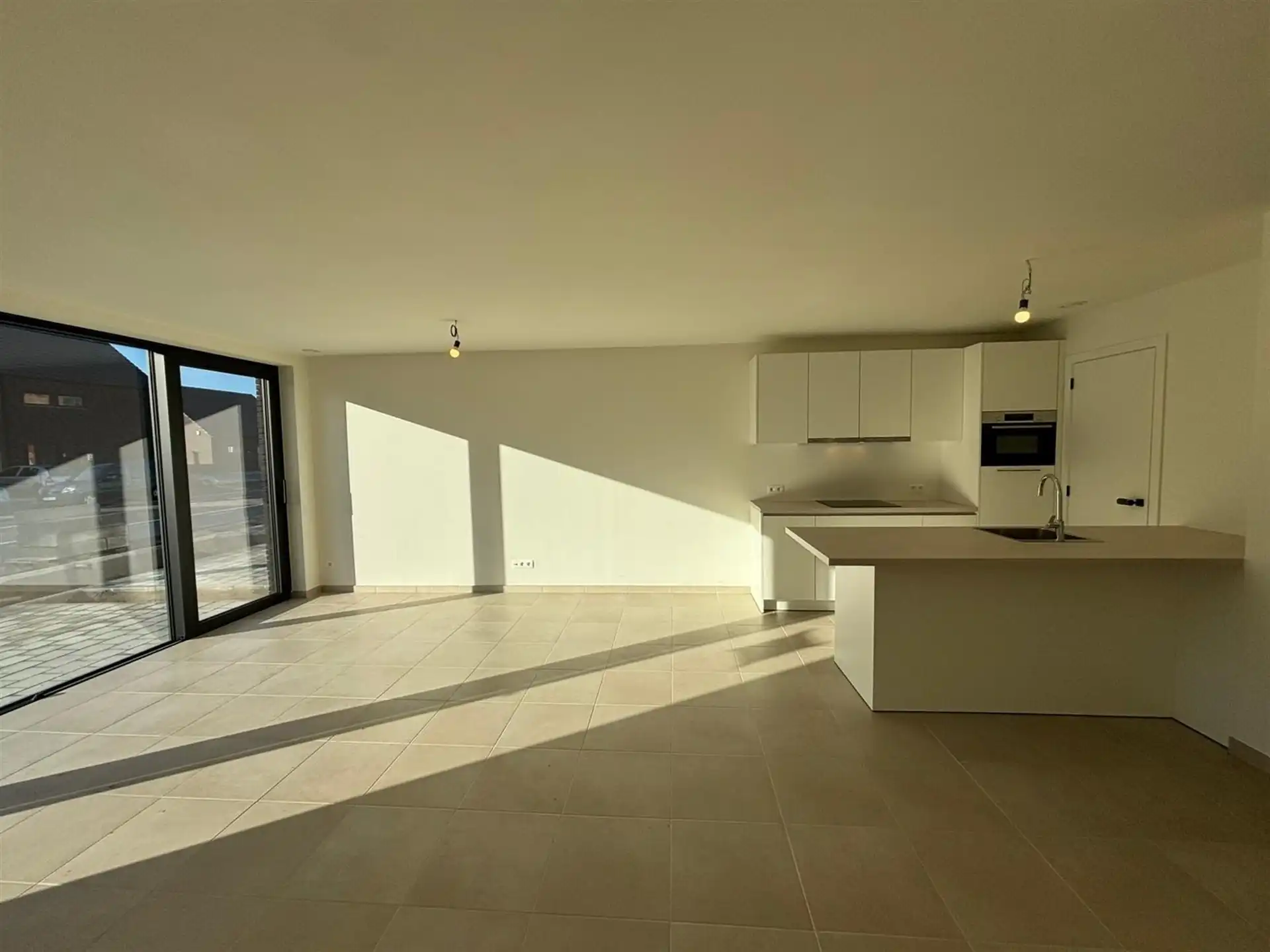Modern gelijkvloers appartement met private tuin en ruime terrassen in Asse! foto 8