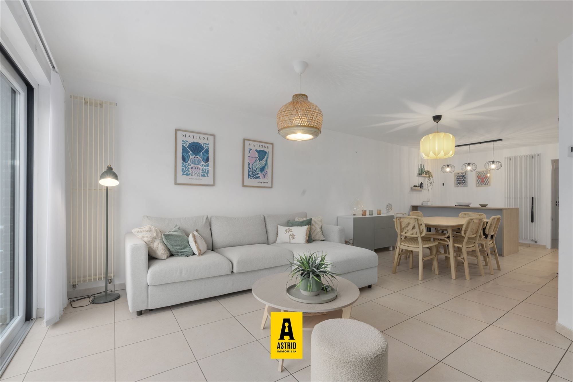 Instapklaar zonnig 2-slaapkamerappartement en garage in Bredene foto 4