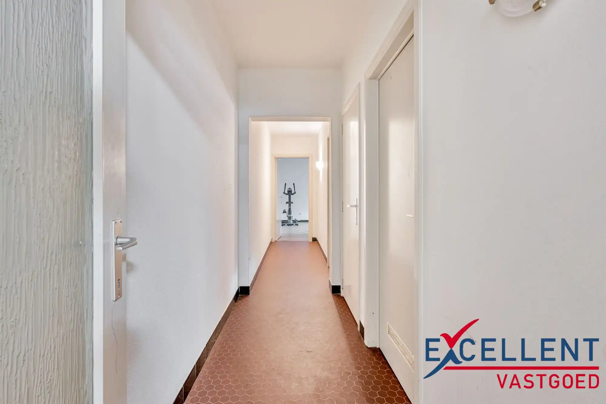 Instapklaar appartement met garagebox te Oostakker foto 5