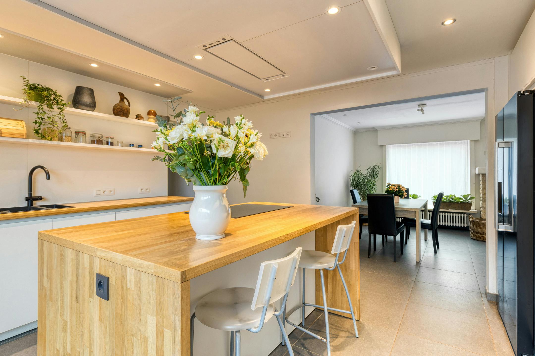 Ruime gezinswoning met tal van opties in Oostwinkel foto 9