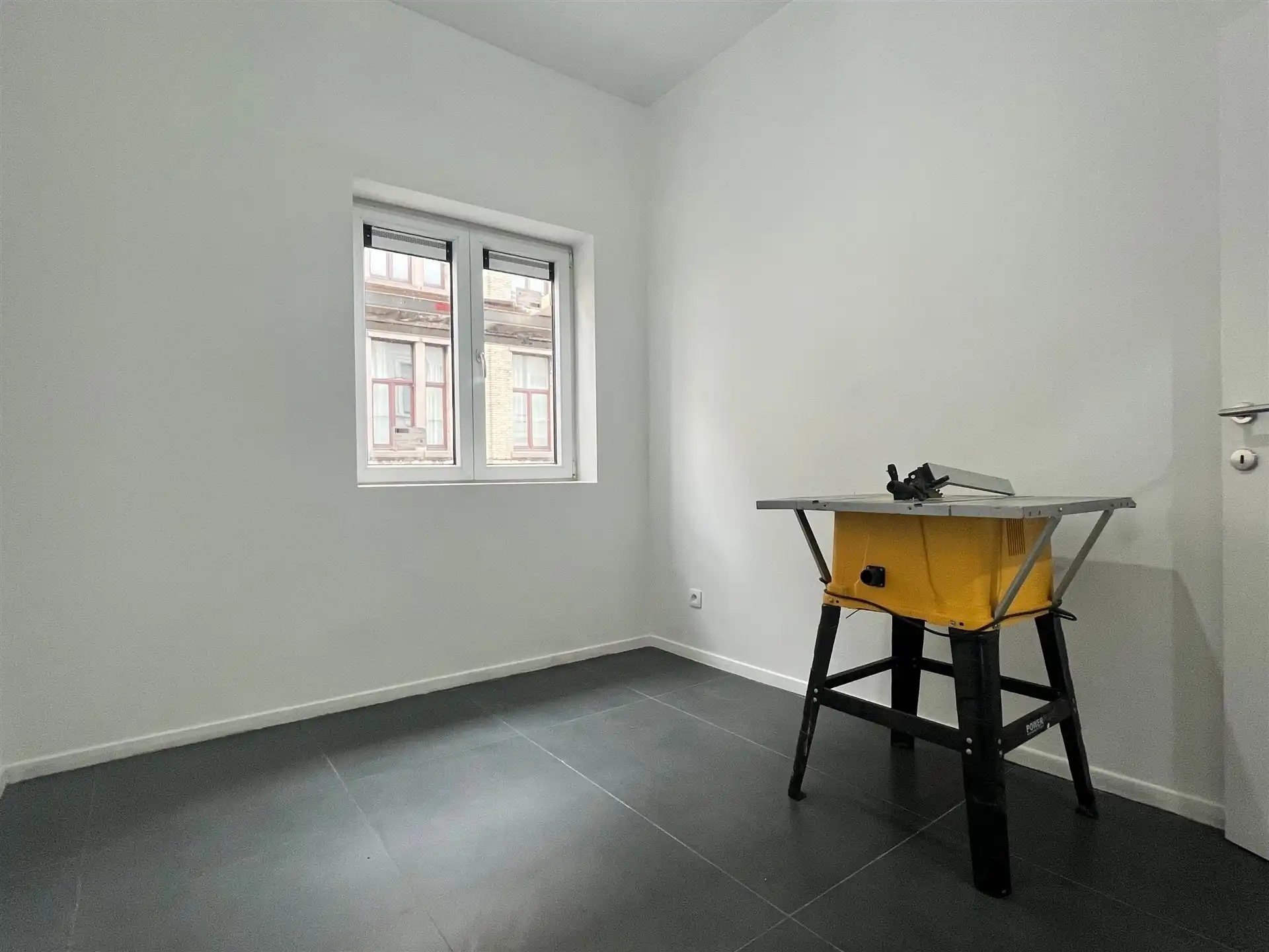 Volledig vernieuwd 2-slaapkamerappartement met gemeenschappelijk terras foto 5