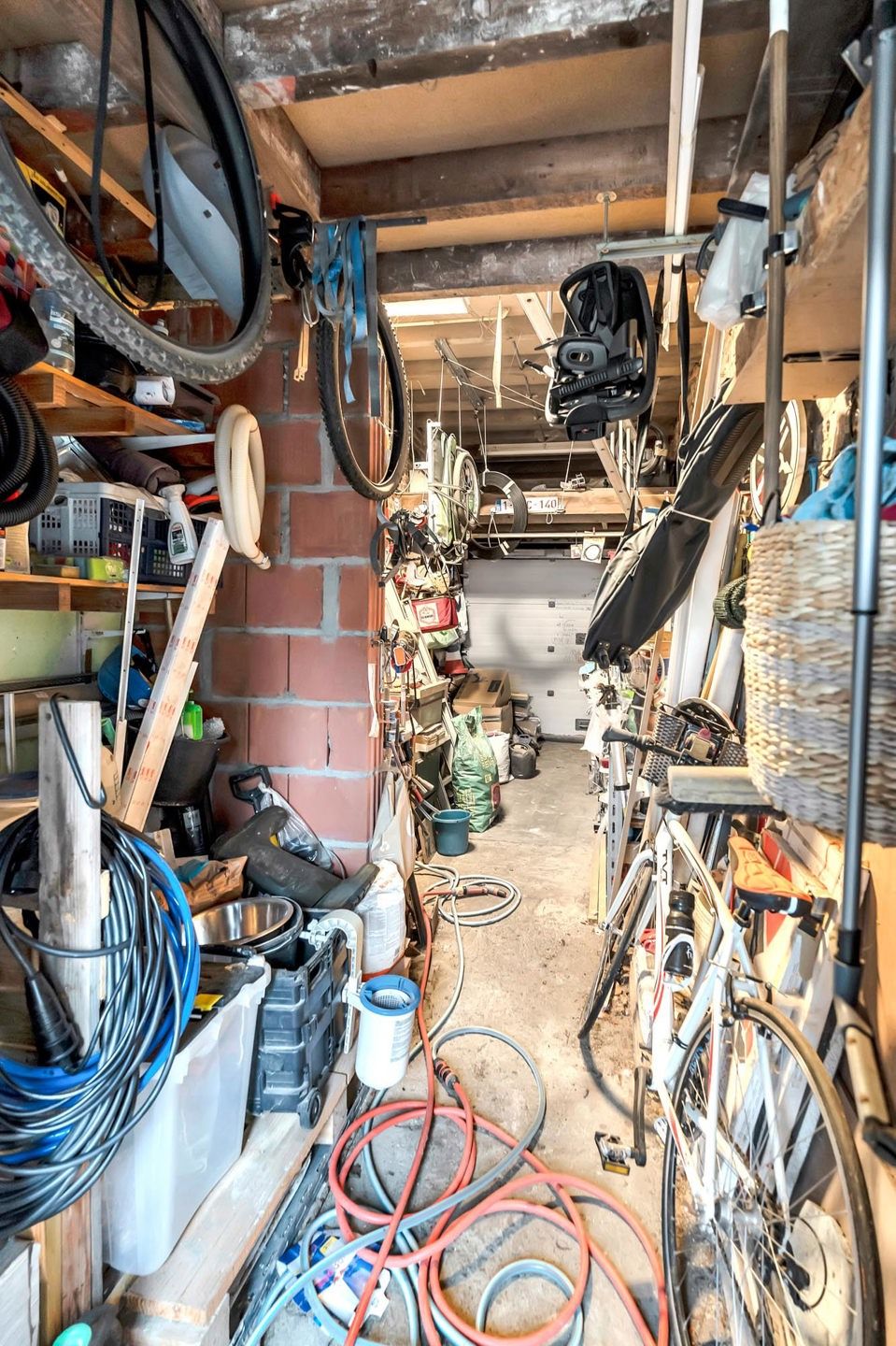 Verder te renoveren woning te Heldergem met garage en tuin foto 10