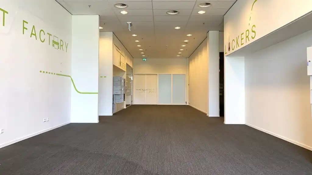 Instapklaar kantoor te huur nabij R8 in Kortrijk foto 14