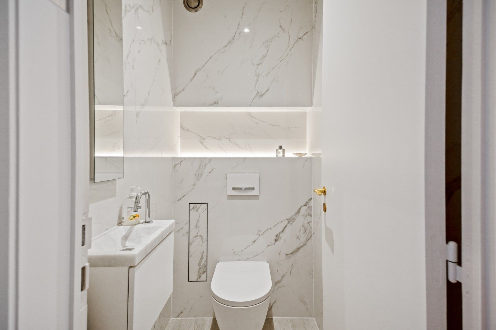 Gemeubeld appartement, in de gerenommeerde residentie “Globe”, prachtig gelegen op de Zeedijk in het Zoute foto 7