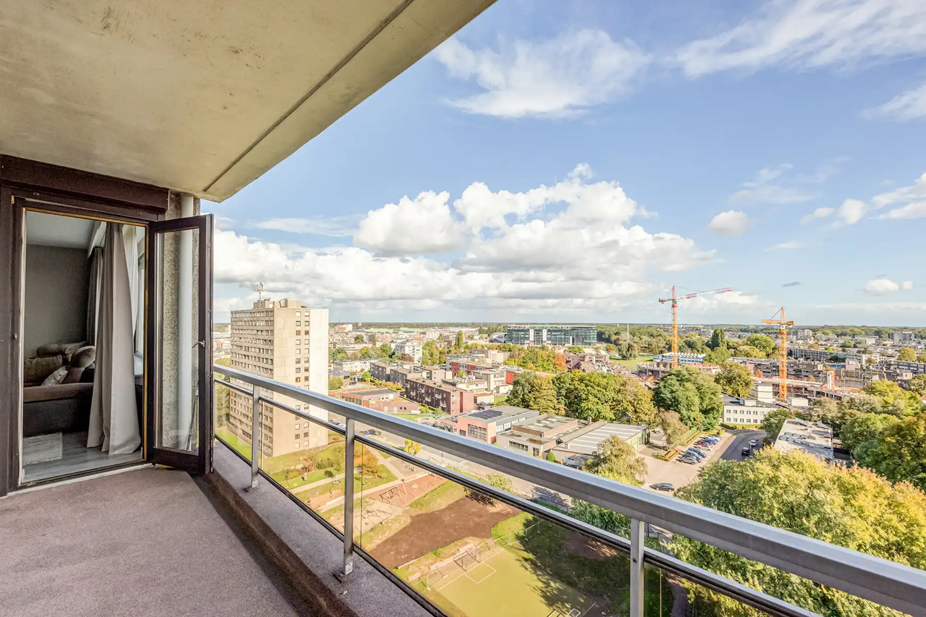 Ruim 3-slaapkamerappartement met panoramisch uitzicht foto 5