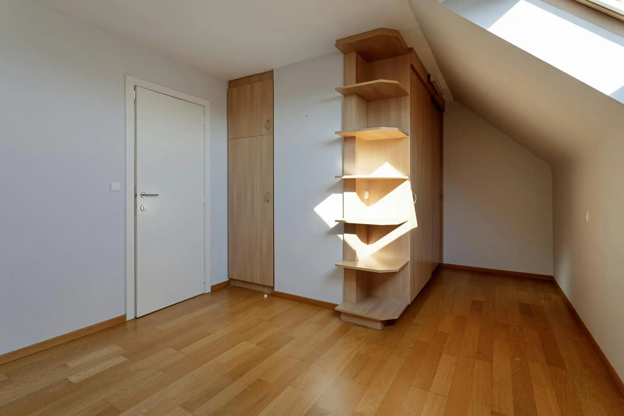 Zeer ruim dakappartement van 279 m² te koop in Roeselare foto 22