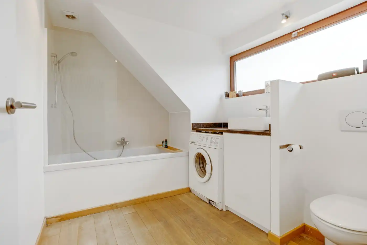 Centraal gelegen handelshuis met woonst foto 23