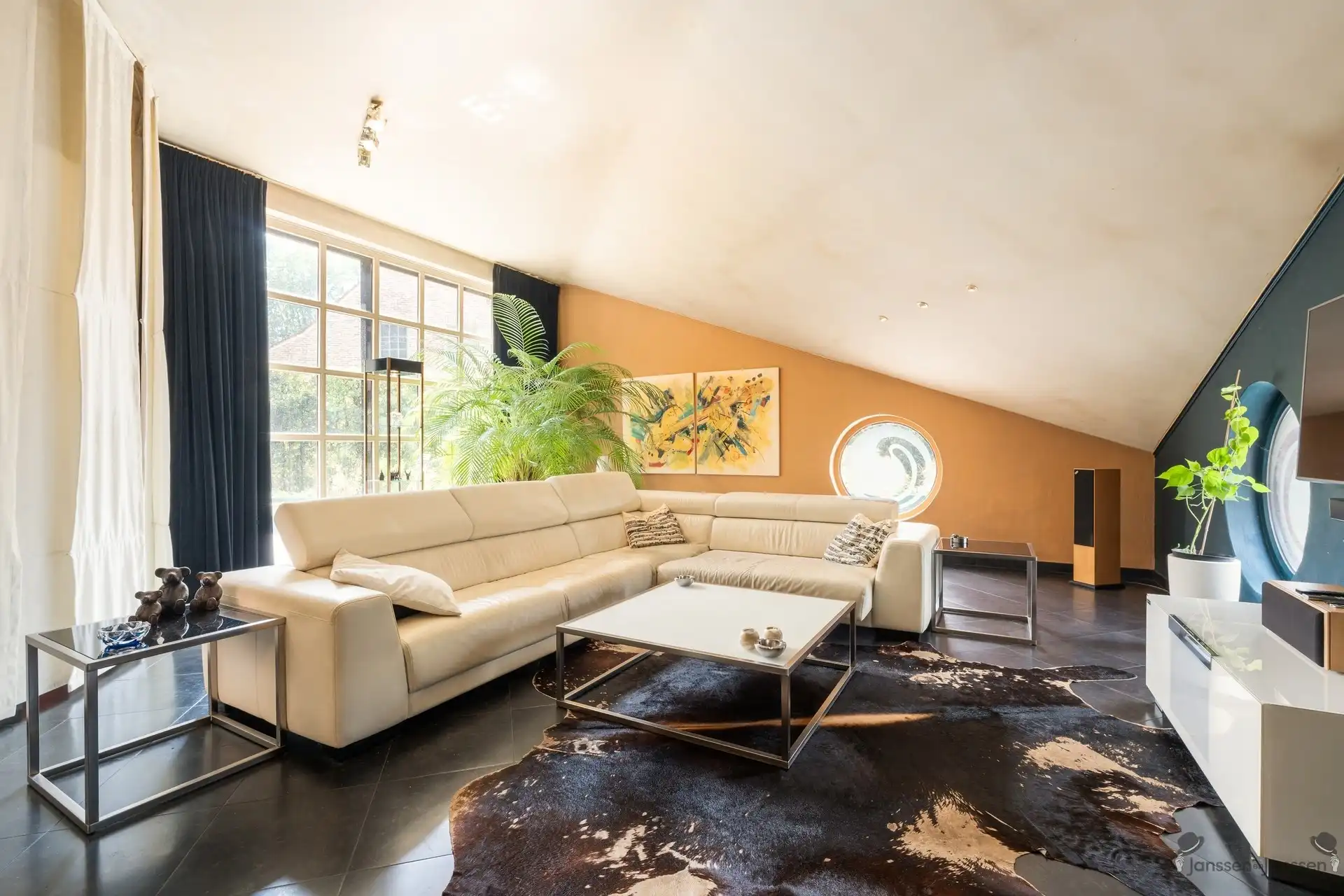 Architecturale woning met 4 slaapkamers op een royaal perceel van 2.012 m² foto 3