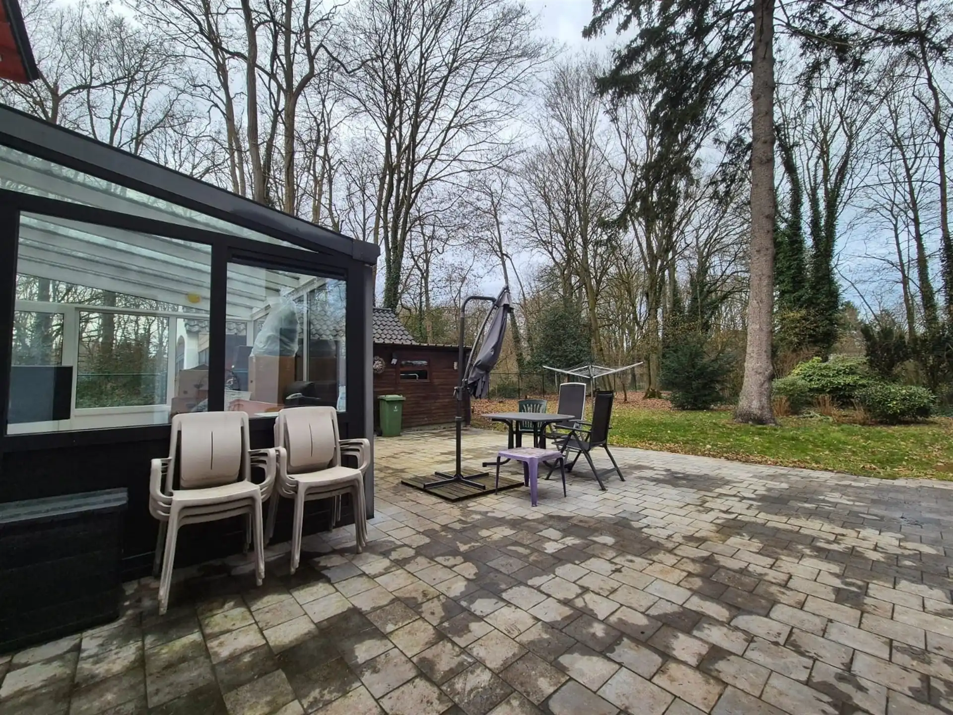 Ruime woning met 3 slaapkamers gelegen in een groene omgeving. foto 13