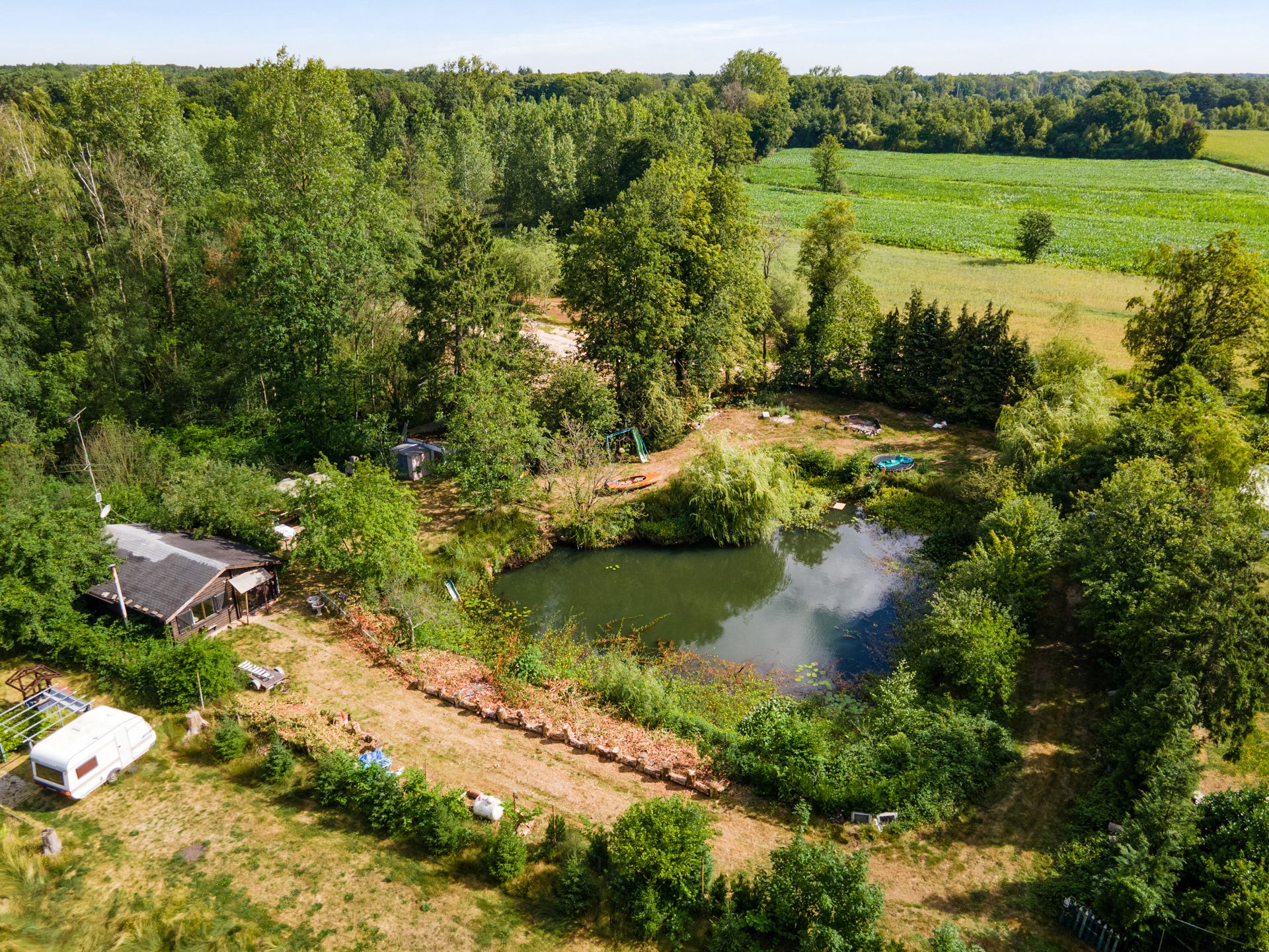 Chalet met 2 slpks op 2.710 m² recreatiegrond in Vorselaar. foto 2